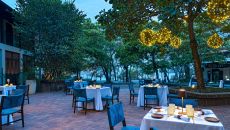 Outdoordinning at Hotel Santarena