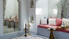 Spa  Lounge  Street  Porter.