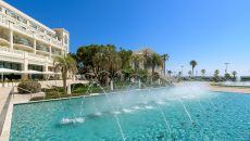 Exterior with fountain