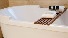 Bathtub  Suite  Deluxe 
