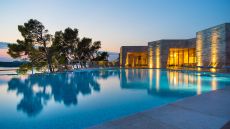  Yacht  Club  Swimming pool by night