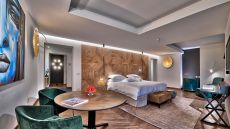 Vital Executive Suite 106 bedroom