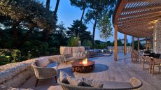 Outdoor Lounge bar fireplace