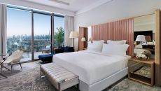 Signature King with Balcony Day