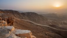 Sunrise over the cliff2 8055 Six Senses Shaharut