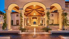 Entrance Fountain by Night Cap Vermell