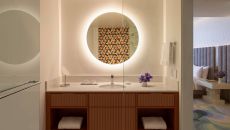 King Guestroom Bathroom