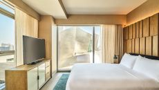 Corner 1 BR Suite Acc Shower