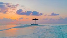 beach bank dining Emerald Faarufushi