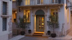 Vista Verona night entrance