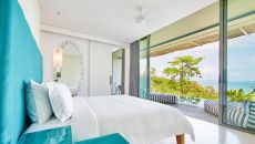 Bay Pool Suite Bedroom