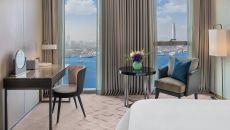 Deluxe King Room Creek View Study