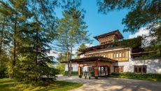 Entrance Front view COMO Uma Paro