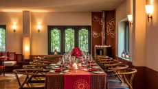 Group Dinner at the Bar COMO Uma Paro