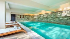 Indoor Swimming Pool COMO Uma Paro