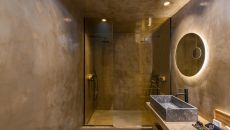 2 Bedroom Suite Bathroom