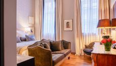 guestroom at Juliana Brussels