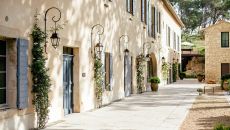 EXTERIOR VIEWS Cour domaine de manville Domaine de Manville