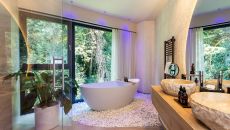 Natura Rooftop Suite Bathroom at Hotel AVIDEA