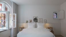 Classic Garden View Bedroom at Wilmina Hotel