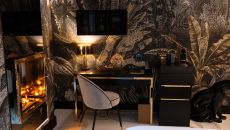 room desk at Bra Hotel