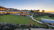 hotel by night at Immerso