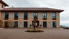 Hero at Black Walnut Inn Vineyard