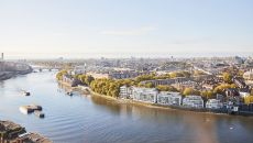 GUESTROOM HIGHFLOOR VIEW TO BATTERSE Aat Park Hyatt London River Thames