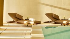 SPA POOL SUNBED Sat Park Hyatt London River Thames