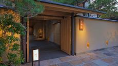 Entrance at Shinsho an