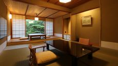 01 SAKURA at Nishimuraya Honkan