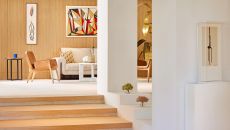 19 lobby lounge at The Roc Club