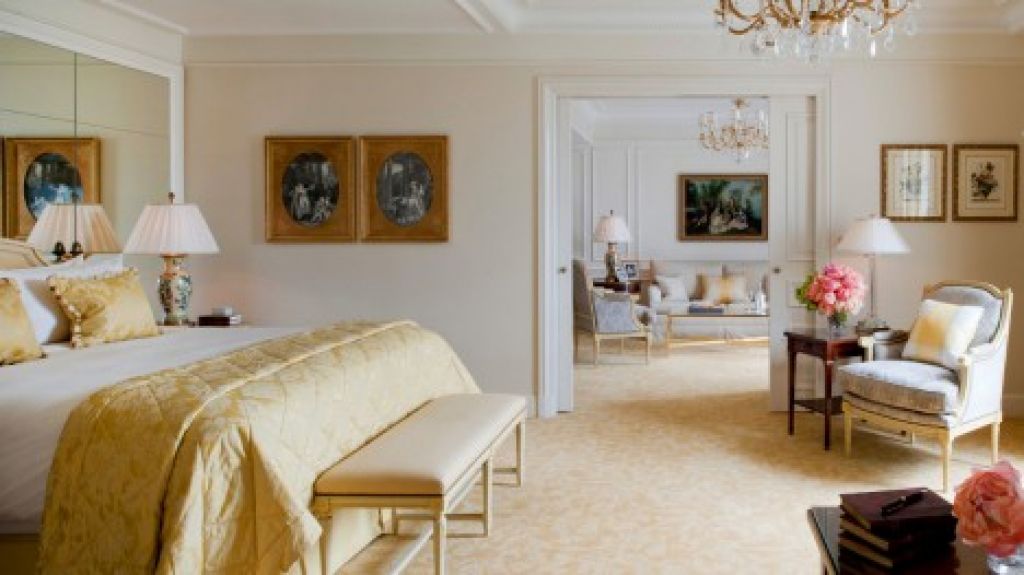 Four Seasons Hotel George V Paris Premier Room - The Luxe Voyager